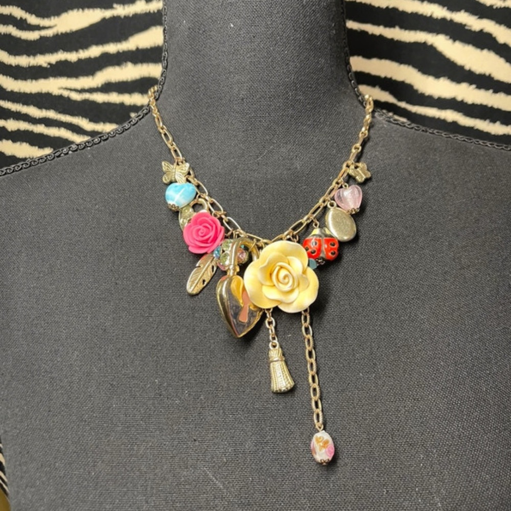 Floral themed Choker/necklace